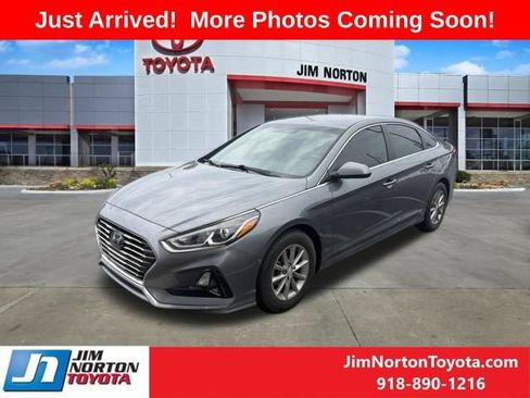 Used 2018 Hyundai Sonata SE w/ Cargo Package FWD image 3