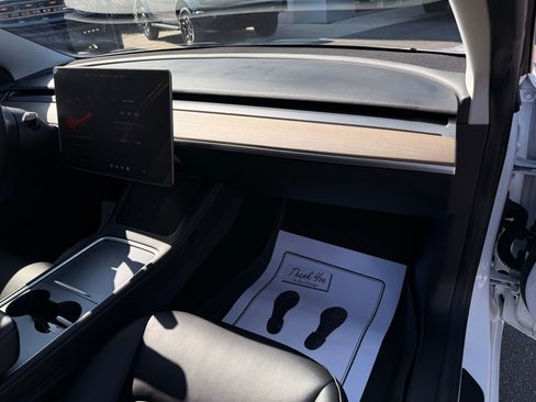 Used 2021 Tesla Model 3 Standard Range Plus image 21