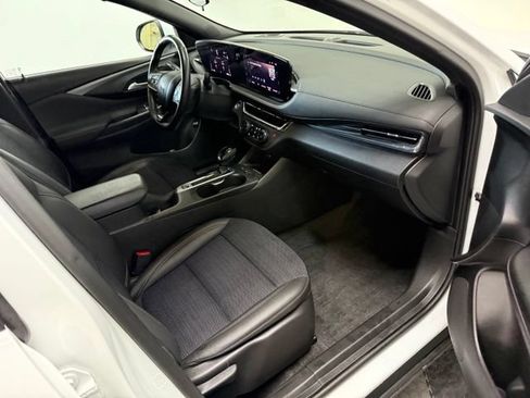 Used 2025 Buick Envista Preferred w/ Convenience I Package FWD image 33