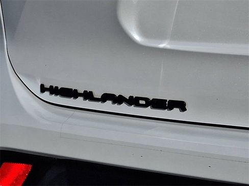 Used 2022 Toyota Highlander XLE image 33