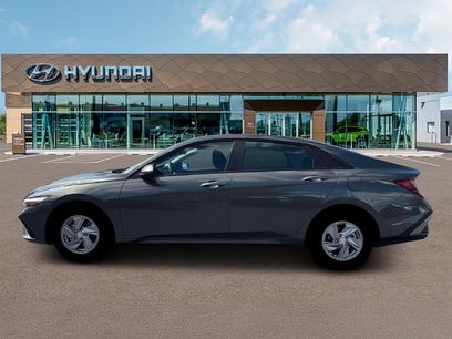 New 2026 Hyundai Elantra SE