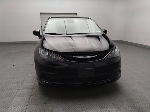 Used 2024 Chrysler Voyager LX FWD image 14