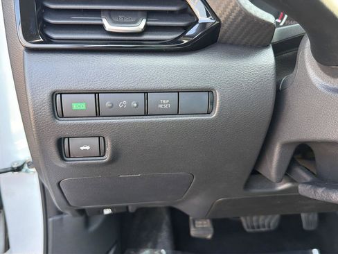 Used 2024 Nissan Sentra SV FWD image 19