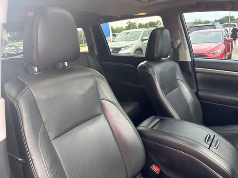 Used 2017 Toyota Highlander Limited AWD/4WD image 29