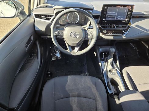 Used 2022 Toyota Corolla LE image 11