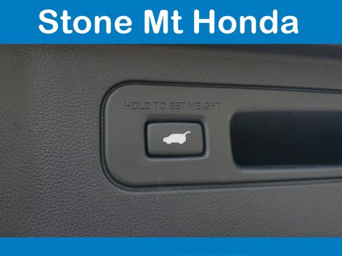 Used 2025 Honda Pilot EX-L image 10
