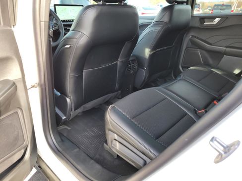 New 2025 Ford Escape SE w/ Class II Trailer Tow Package FWD image 11