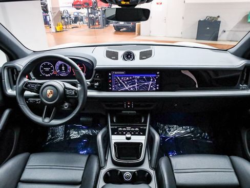 Used 2025 Porsche Cayenne E-Hybrid image 17