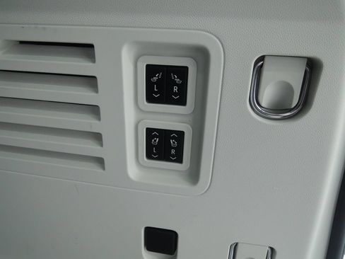 Used 2025 GMC Acadia Denali w/ Super Cruise Package FWD image 31