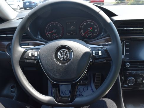 Used 2022 Volkswagen Passat 2.0T FWD image 18