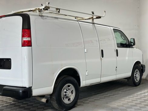Used 2017 Chevrolet Express 2500 image 9
