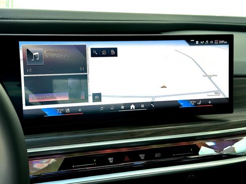 Certified 2025 BMW 740i image 15