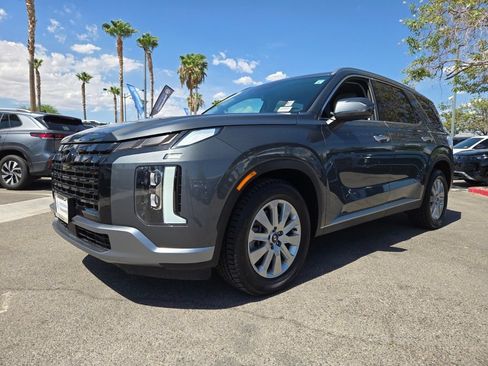 Used 2025 Hyundai Palisade SEL FWD image 2