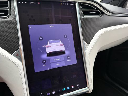 Used 2017 Tesla Model X 75D AWD/4WD image 16