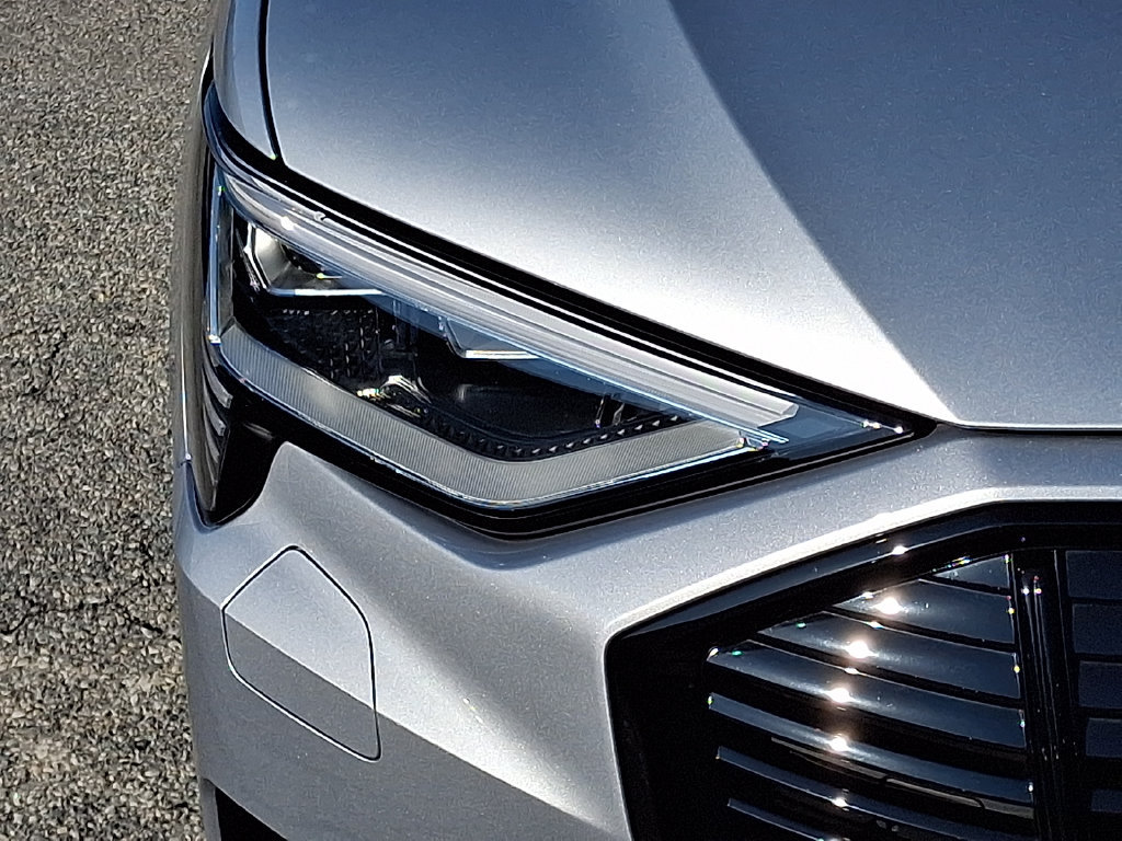 Certified 2023 Audi e-tron Premium Plus AWD/4WD image 9
