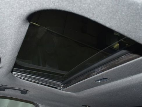 New 2025 Jeep Grand Cherokee L Altitude image 12