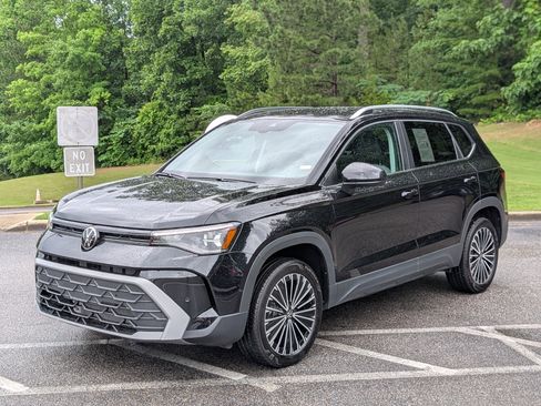 Used 2025 Volkswagen Taos SE FWD image 5