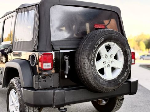 Used 2015 Jeep Wrangler Unlimited Sport w/ Quick Order Package 24S AWD/4WD image 11
