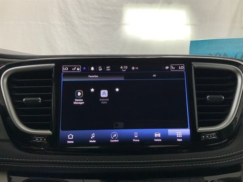 Used 2024 Chrysler Pacifica Touring-L image 37