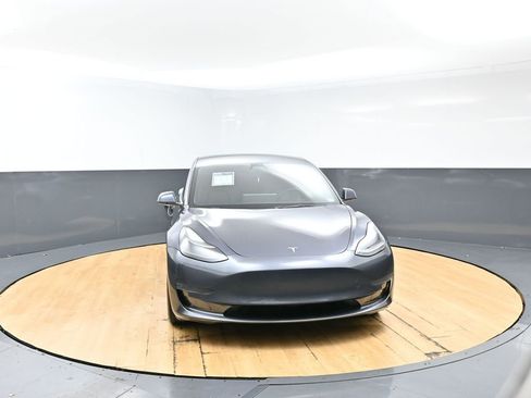 Used 2023 Tesla Model 3 Standard Range image 3