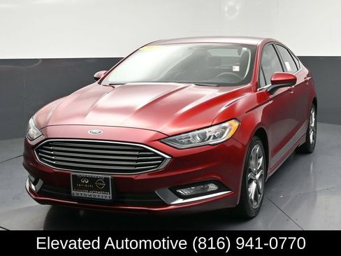 Used 2017 Ford Fusion SE w/ Equipment Group 201A image 3