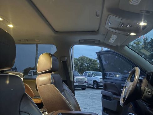 Used 2017 Chevrolet Silverado 1500 High Country image 17