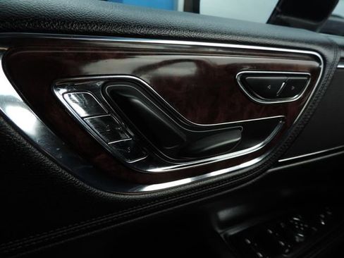 Used 2018 Lincoln Continental Select image 29