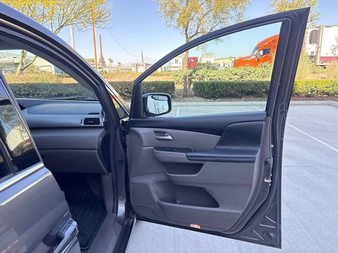 Used 2013 Honda Odyssey Touring Elite image 16