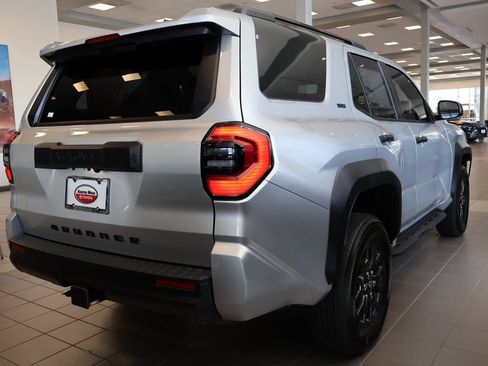 Used 2026 Toyota 4Runner SR5 AWD/4WD image 4