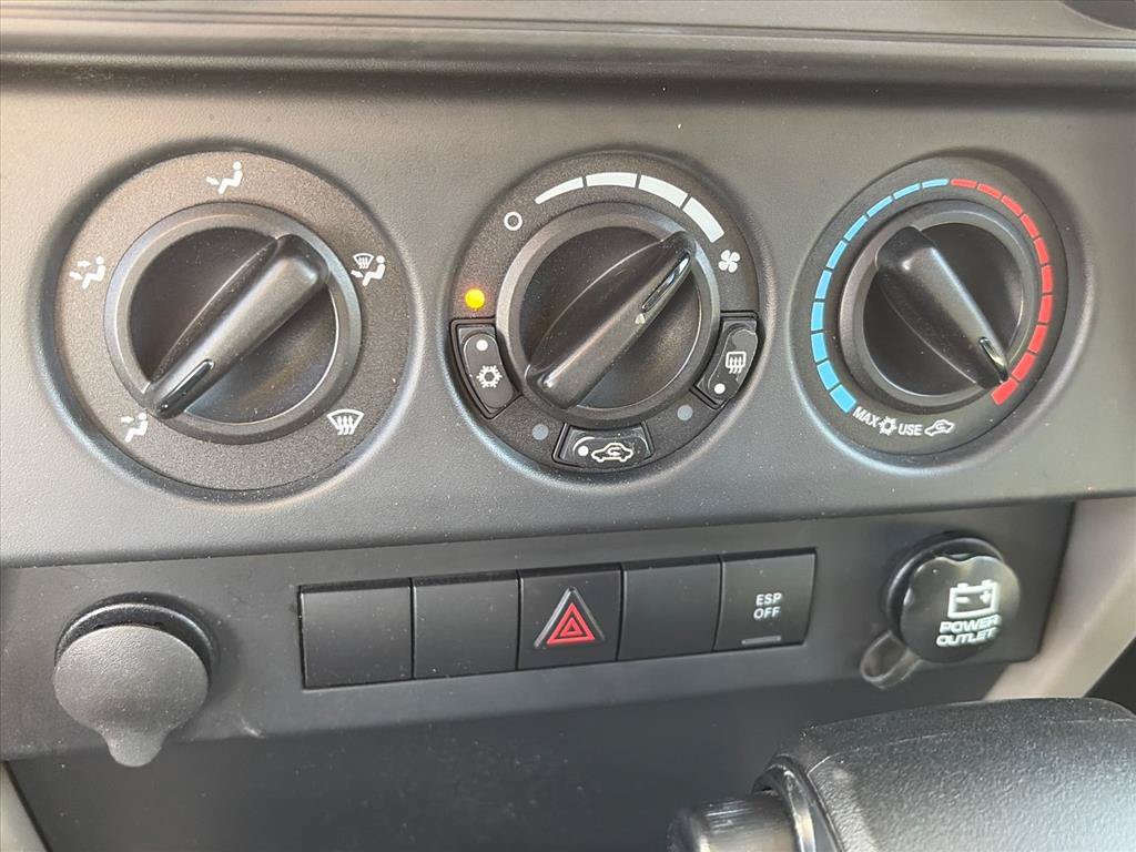 Used 2008 Jeep Wrangler Sahara w/ Dual Top Group AWD/4WD image 14
