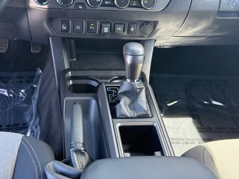 Used 2021 Toyota Tacoma TRD Off-Road w/ Technology Package AWD/4WD image 14