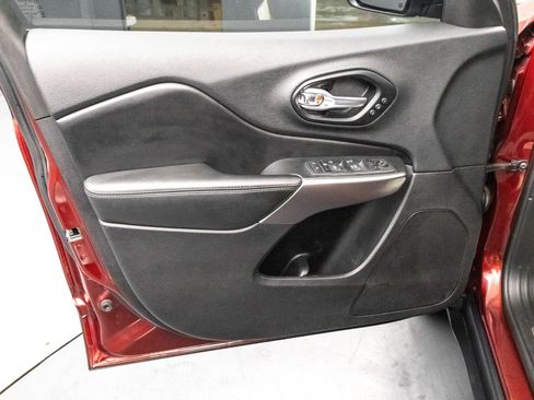 Used 2021 Jeep Cherokee Limited image 30