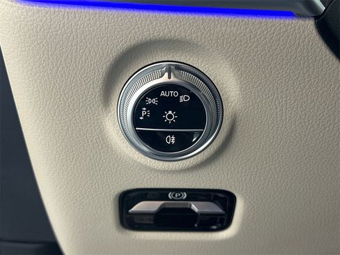 Used 2025 Mercedes-Benz C 300 4MATIC Sedan image 8