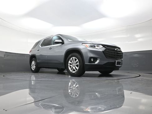 Used 2020 Chevrolet Traverse LT w/ LPO, Black Accent Package image 9
