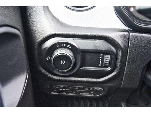 Used 2025 Jeep Wrangler Unlimited Sport AWD/4WD image 18