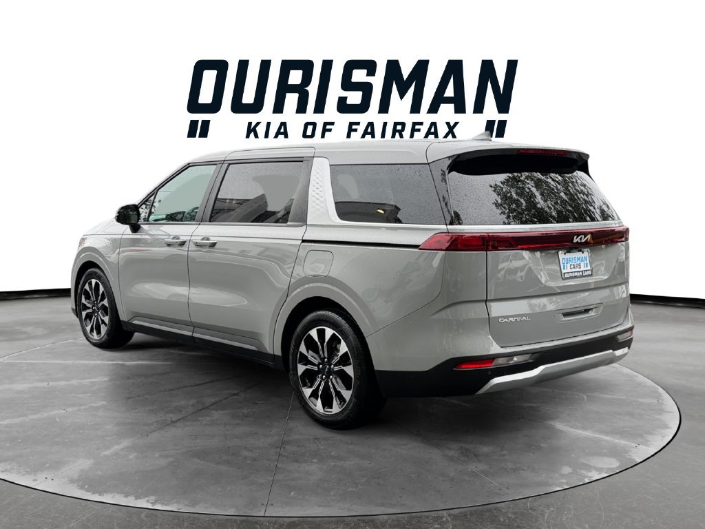 Used 2024 Kia Carnival EX FWD image 4
