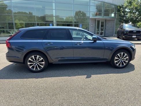 Certified 2025 Volvo V90 B6 Cross Country Plus AWD/4WD image 12
