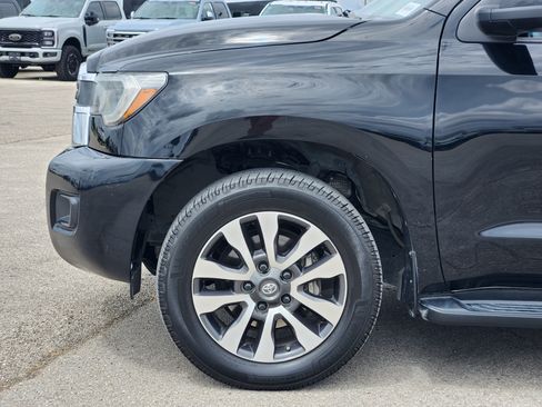 Used 2018 Toyota Sequoia SR5 RWD image 9