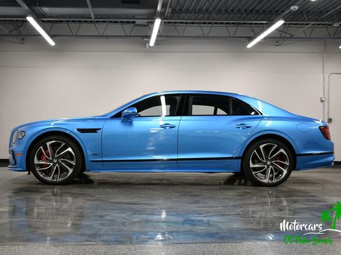 Used 2025 Bentley Flying Spur Plug-In Hybrid image 4