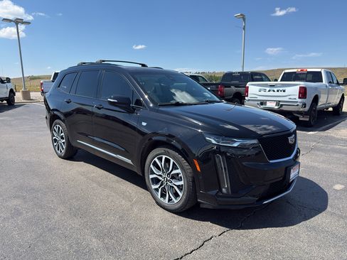 Used 2021 Cadillac XT6 Sport AWD/4WD image 3