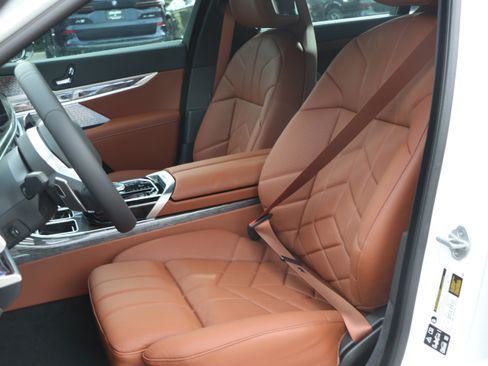 Certified 2025 BMW 740i xDrive AWD/4WD image 16