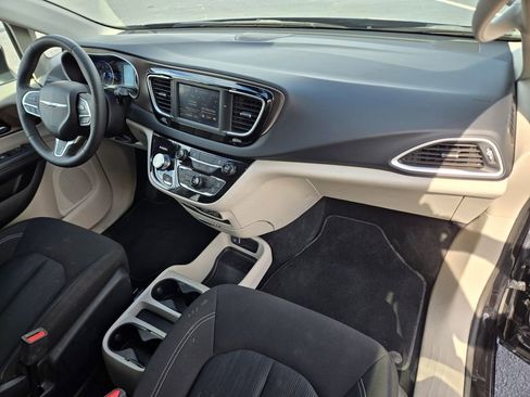 Used 2024 Chrysler Voyager LX FWD image 15