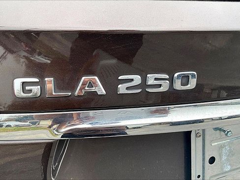 Used 2018 Mercedes-Benz GLA 250 w/ Premium Package image 30