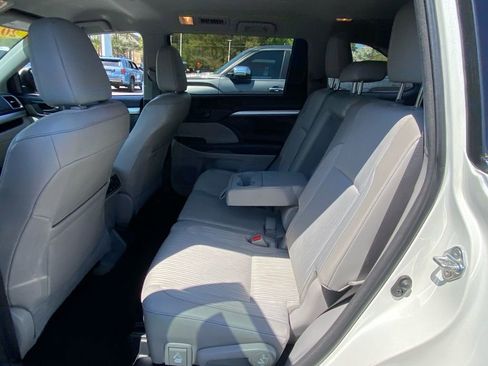 Used 2016 Toyota Highlander Plus AWD/4WD image 9