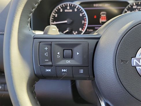 New 2025 Nissan Pathfinder SV image 6