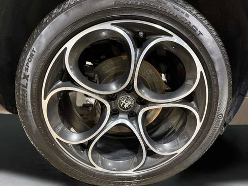 Used 2022 Alfa Romeo Stelvio Ti image 34