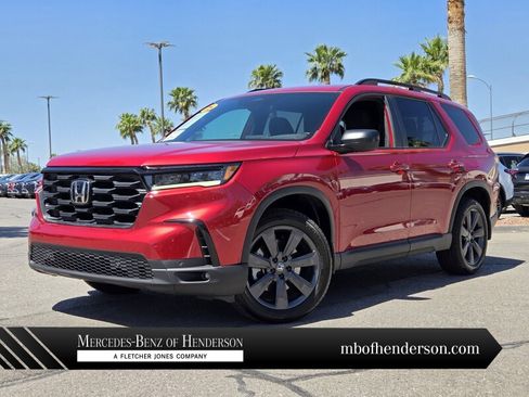 Used 2025 Honda Pilot Sport image 1