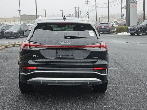 Used 2024 Audi Q4 e-tron Prestige image 13