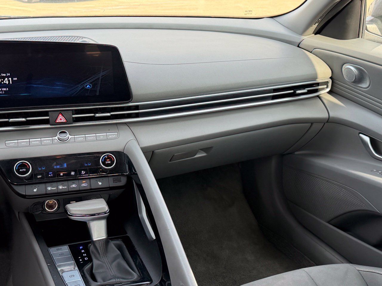 Used 2025 Hyundai Elantra SEL FWD image 9