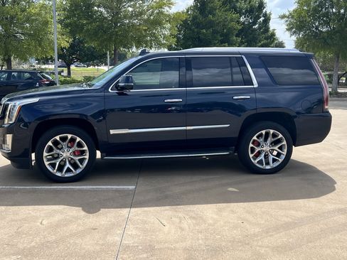 Used 2017 Cadillac Escalade Luxury RWD image 6